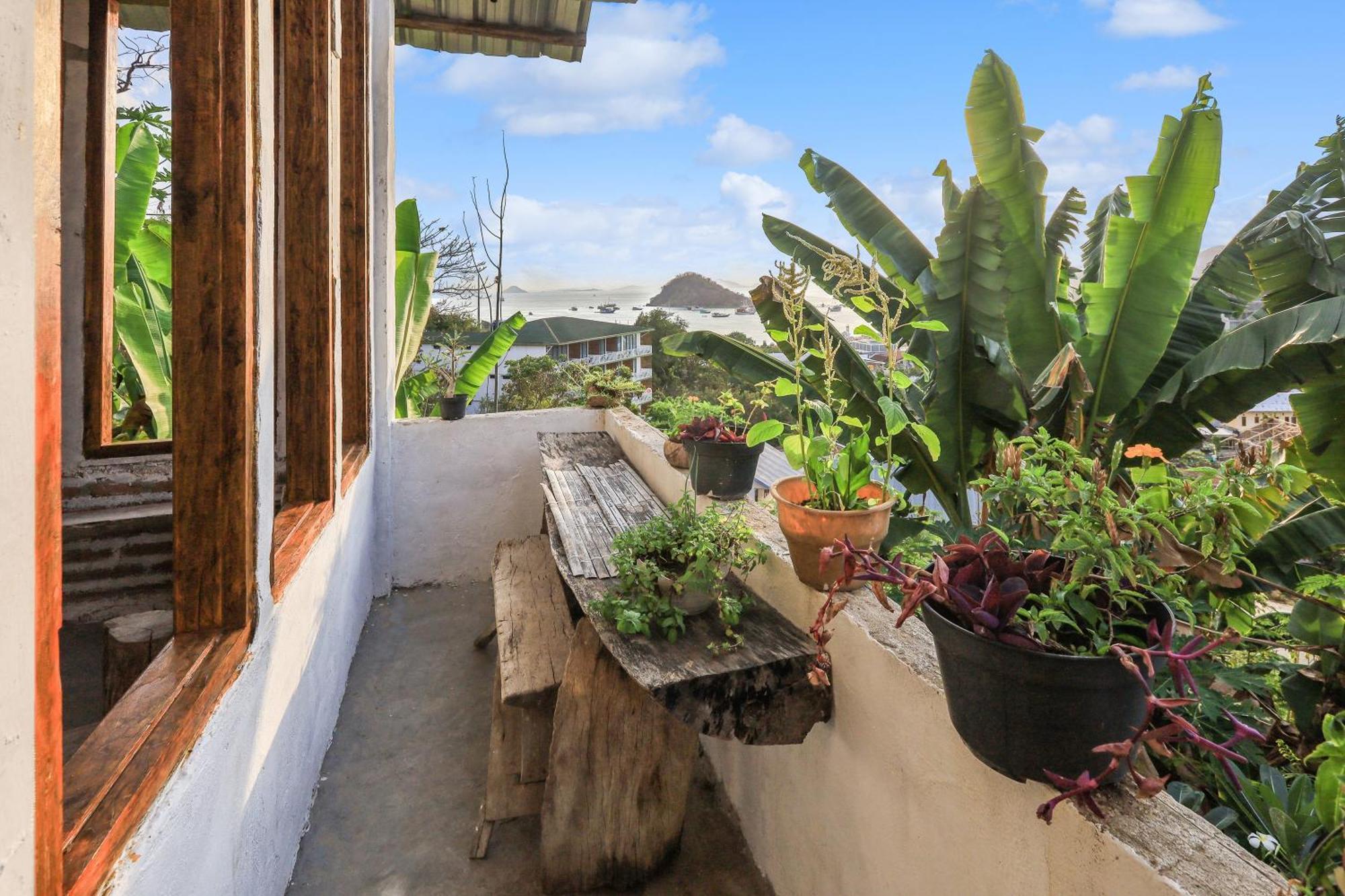 Palulu Garden Homestay Labuan Bajo Exterior foto